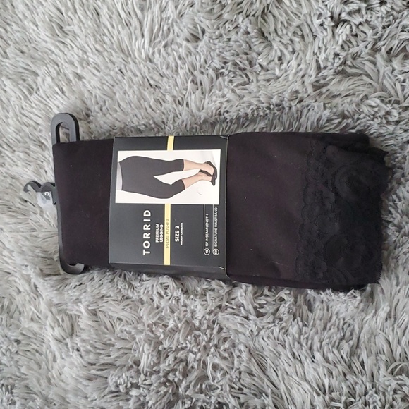 torrid Pants - 🆕️ Torrid 3 Black Pedal Pushers